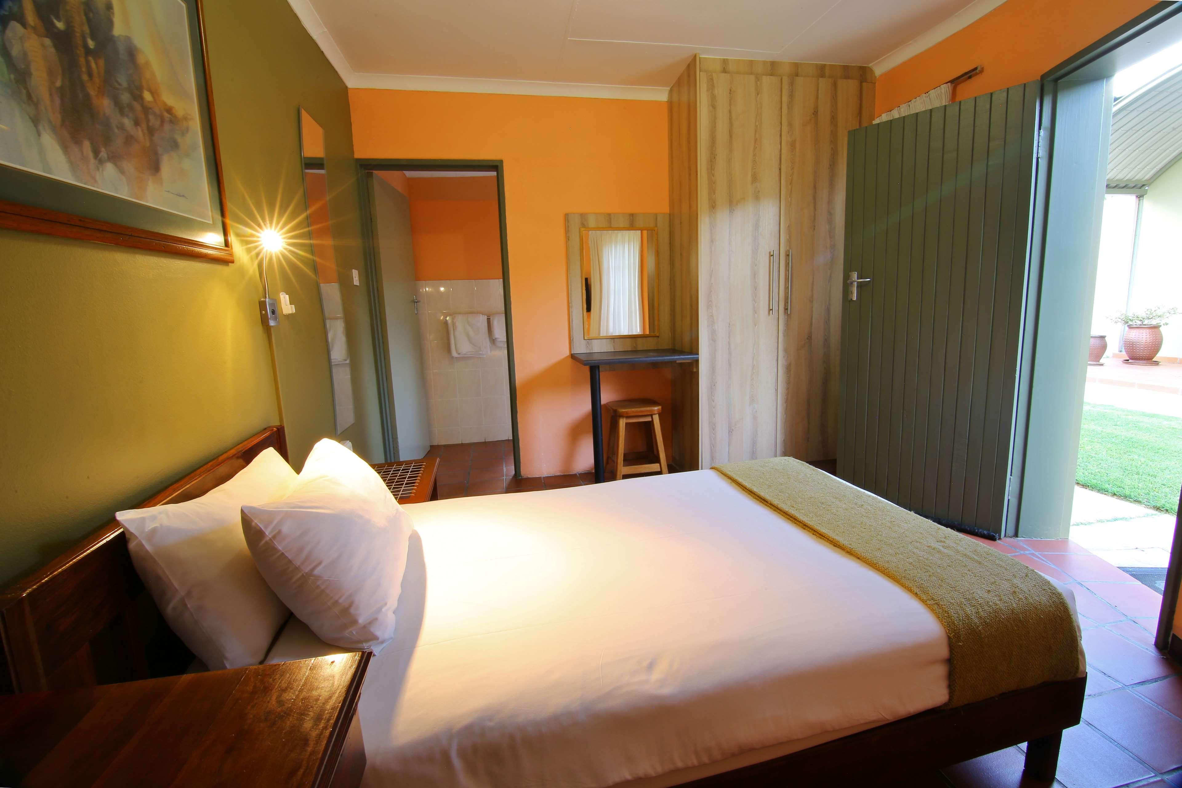 Kalahari Arms Hotel Khemsbok Exterior photo