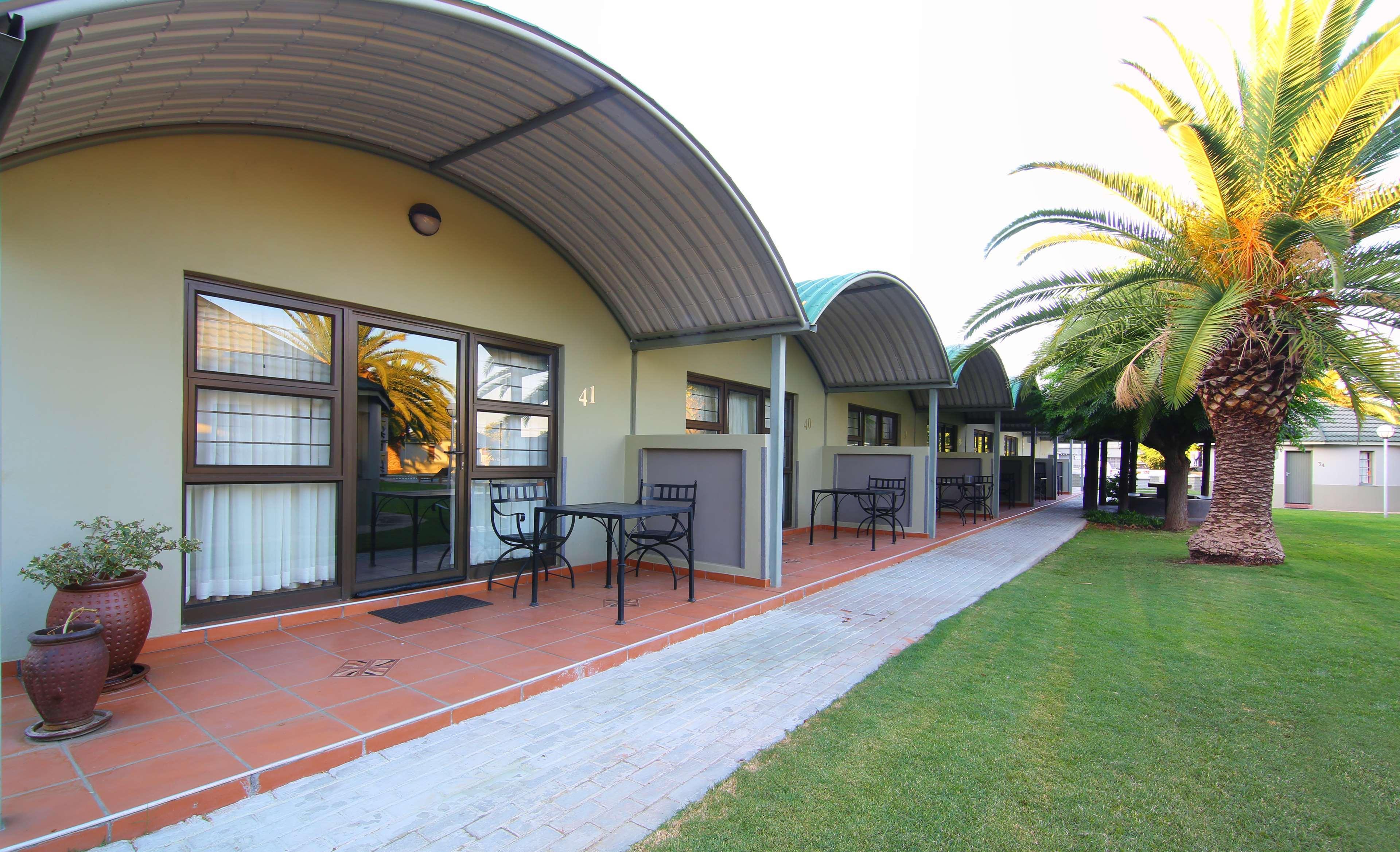Kalahari Arms Hotel Khemsbok Exterior photo