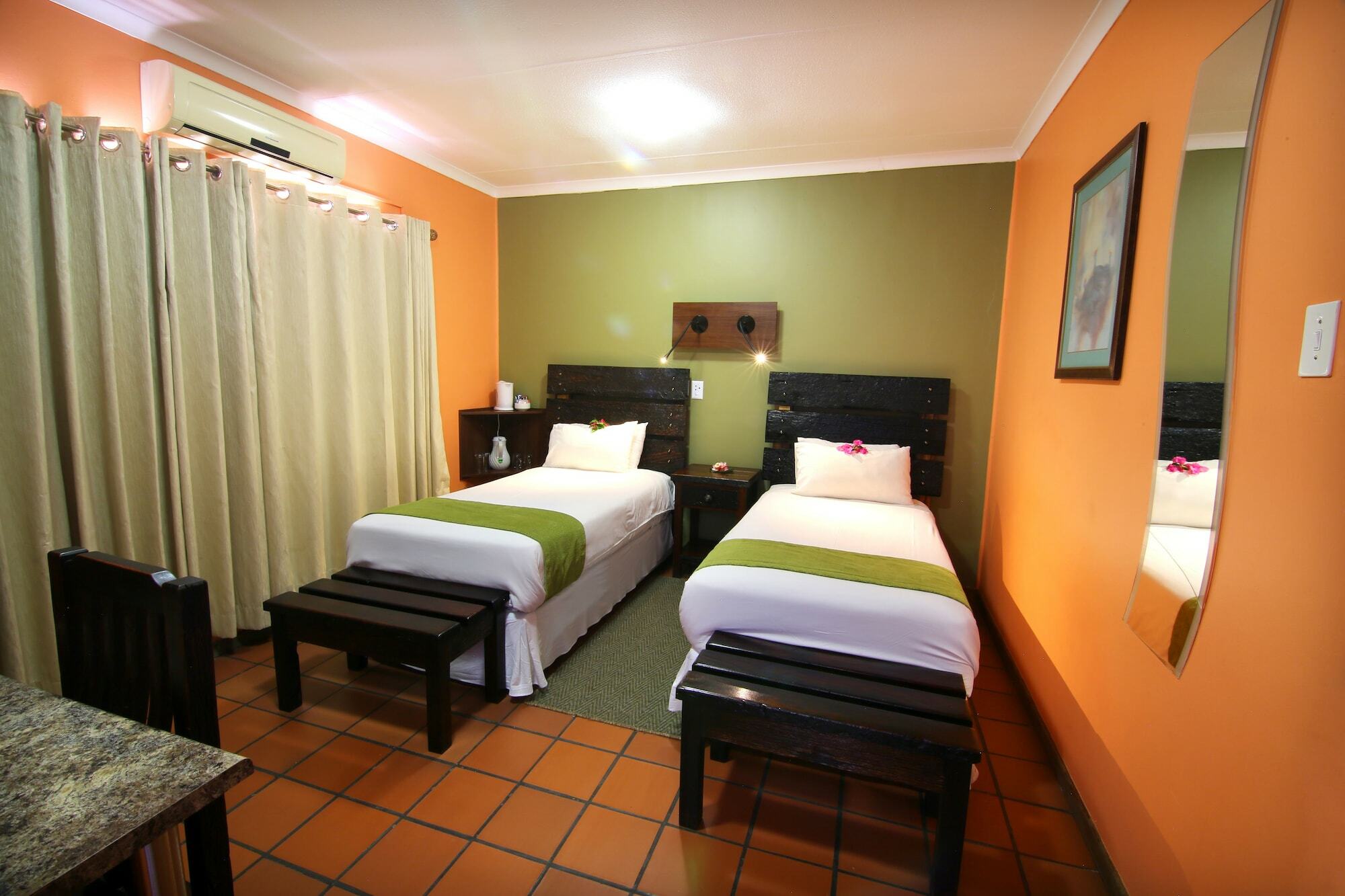 Kalahari Arms Hotel Khemsbok Exterior photo