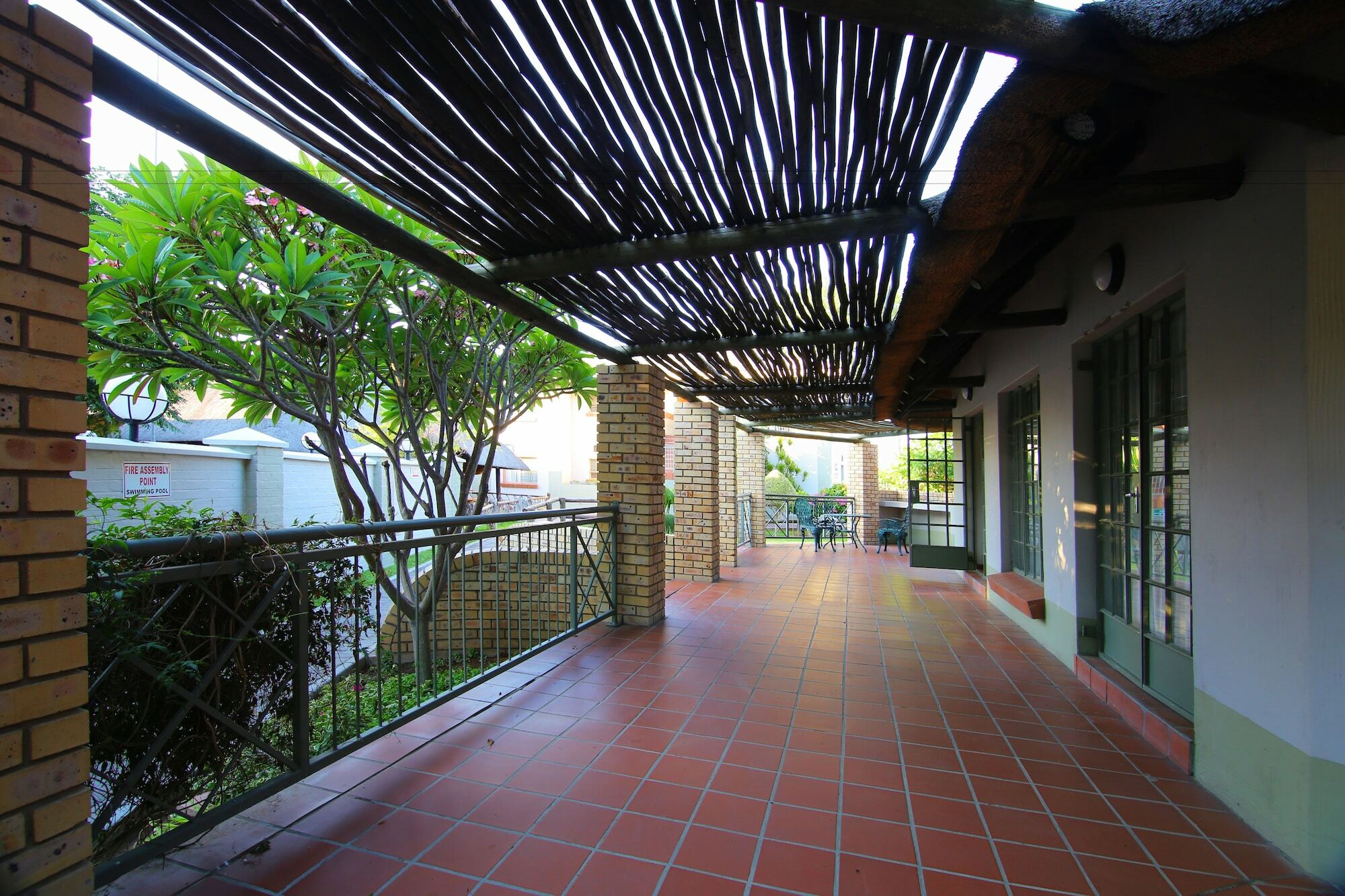 Kalahari Arms Hotel Khemsbok Exterior photo